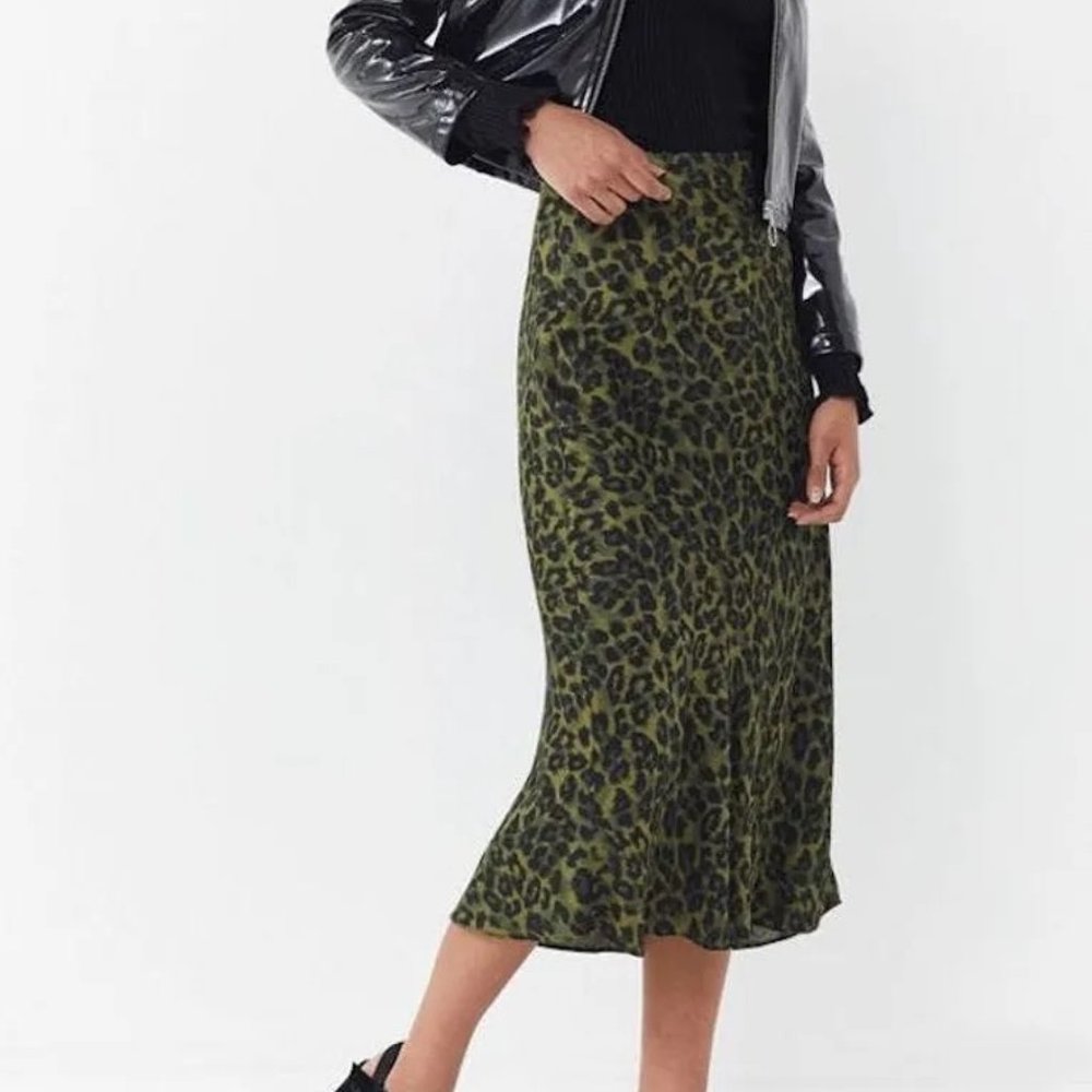 Urban Outfitters Leopard Print Midi Skirt - M